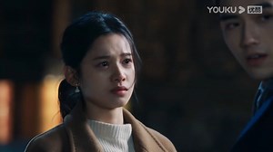 The princess cried in worry, and the school hunk hugged her distressedly 公主担心的哭了，校草心疼抱住她 | 一起追剧吧