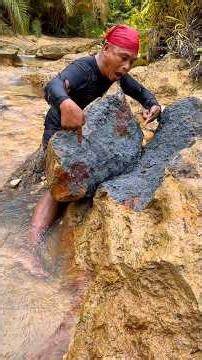 Perfect, the process of getting a lump of gold on the edge of the river, amazing #gold #fyp