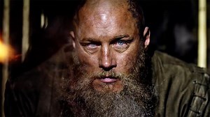 Após auge em Vikings, Travis Fimmel volta com tudo em nova série de tirar o fôlego da Netflix baseada em livro best-seller