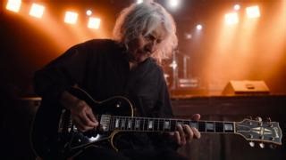 261K views · 4.6K reactions | During Cream’s first U.S. tour, Eric Clapton picked up a three-pickup 1958 Les Paul Custom—used on Disraeli Gears, multiple tours, and beyond. In 1979, he passed it on to Albert Lee, who still plays it today. ▶️Watch the full story here: https://ow.ly/bJAW50VHl4W #gibson #gibsoncustom #ericclapton #albertlee | Gibson | Facebook