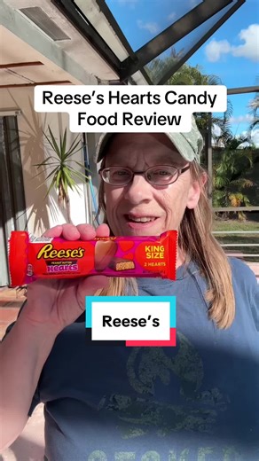 Reese’s hearts peanut butter cup candy food review. This is not a sponsored post. @Reeses really needs to address this issue before they start losing customers. #candyreview #valentinescandy #reeses #foodreviews #foodreviewer