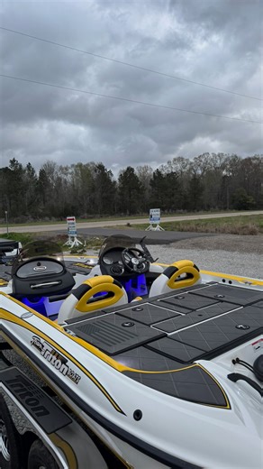 Triton looking sharp as ever 🔥 Diamond pattern to match the seats and Triton logos to match the boat 😉 #tritonboats #marineflooring #gulfcoastfishing #customboats #louisianafishing #aquatraction | Gulf Coast AquaTraction