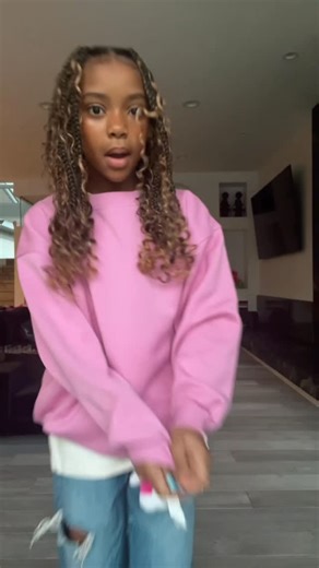 Grey Skye Evans on Instagram: "Ladies & Gentlemen.. HeR 🩶"