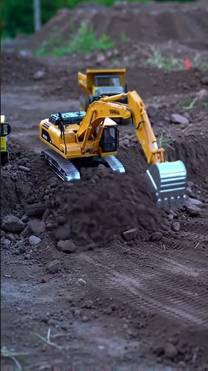 RC Excavator: The King of Digging! 🏗️💨 (Miniature Heavy Equipment)