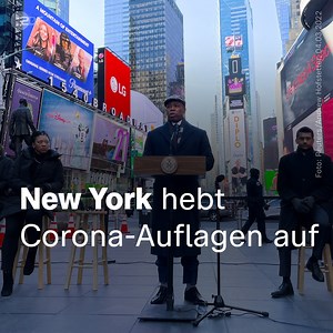 Die Millionenmetropole New York hebt weitere Corona-Maßnahmen auf. "Es ist an der Zeit, unsere Stadt zu öffnen", sagte Bürgermeister Eric Adams bei einer Pressekonferenz auf dem Times Square. | ZDF heute
