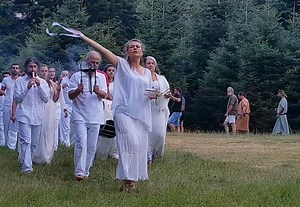 Greeks Return to Worshipping Gods of Ancient Greece - GreekReporter.com