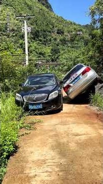 A master! Even on such a narrow road, they can pass each other. #golf #travel #automobile