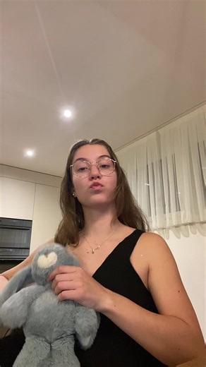 Elsie🫣 (@yeaitselsiee)’s videos with original sound - Lyrics 4 U