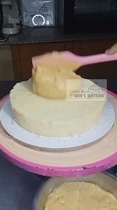 Yema frosting recipe at paano maging smooth ito. Ingredients 5 egg yolks 2 Tbsp cornstarch 3/4 cup evap milk 1 big can condensed milk 1/4 cup butter 1 tsp vanilla essence #cakesbyonesgateau #onesgateau #recipe #yemafrosting #yemacake #yemafilling #yemacakeinatub #smoothyemafrosting | Cakes by One's Gateau