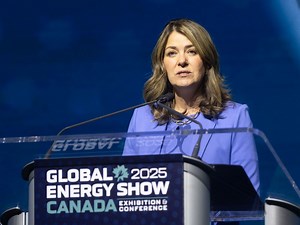 Alberta premier says province is looking to entice private-sector pipeline builder