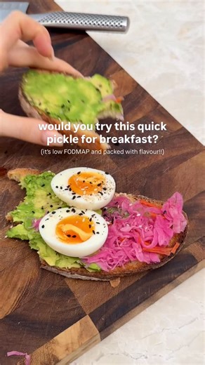 Read meeee Cabbage gets a bad rap because it’s a cruciferous veg, which can be a little trickier on digestion for some people… BUT it’s actually low FODMAP & contains prebiotic fibre, meaning it helps feed the good bacteria in your gut. A serve of 75g (2.6oz) is low FODMAP, and if you’re worried about symptoms, trying it cooked or pickled can make it even gentler I’ve made this quick pickle with 200g red cabbage, 80g carrot, ½ cup (125ml) apple cider vinegar, ½ cup (125ml) water, 2 tbsp caster s