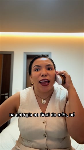 Isis Vieira on Instagram: "Cleide não conseguiu pagar a conta de energia do mês?! fed Ainda bem que eu sou a luz no fim do túnel dela (e no teu também). O Governo do Brasil lançou o Luz do Povo: 4 Zera a tarifa de até 80 kWh/mês pras famílias do CadÚnico com renda de até ½ salário mínimo por pessoa. > Idosos no BPC, pessoas com deficiência, famílias indígenas e quilombolas também têm direito. E a partir de 2026, desconto para famílias do CadÚnico com renda de até 1 salário mínimo por pessoa (até