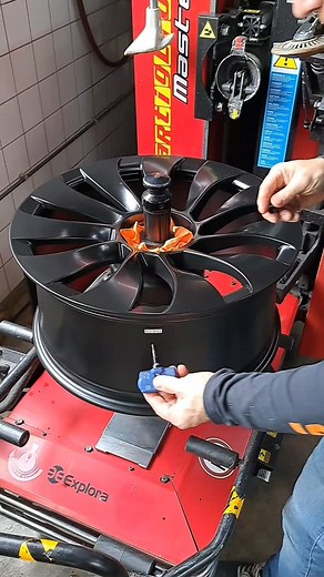 398 reactions | NEW WHEELS! Voor de Tesla Model Y inclusief de Bleutooth bandenspanning sensoren! Welke wij na montage kunnen calibreren en inleren op de auto. #tesla #teslay #teslamodely #hankook #roadforce #bandenspecialist #bandenwissel #newrims #lisse #tireservice | Van der Wagt Bandenservice | Facebook