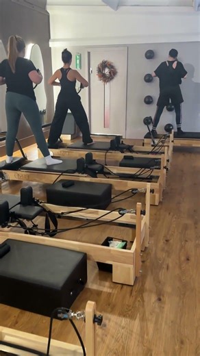 Eyra Studios - Squats with Magic Circle