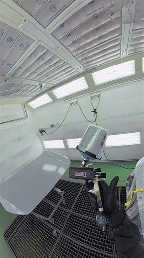 I was asked to show how I set up my @lumaiii Exodus for base and clear. These spray guns are incredibly good for waterborne systems. Super even fan pattern, efficient, and extremely comfortable in hand. I get asked all the time about the 1.5OP for clear coat and guys hear 1.5 and freak out. This is a spraygun that is manufactured in Japan. 1.5 sprays like a 1.3 RP. Yes it’s fast but it atomizes clear so well that it’s easy to control. Also being manufactured in Japan comes with quality vs a lot 