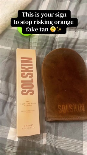 This tanning mousse applies smoothly, blends effortlessly, and helps leave skin looking evenly bronzed and radiant. The lightweight foam makes it easy to control the depth of colour, whether you want a soft glow or a deeper tan. It dries quickly, feels comfortable on the skin, and is ideal for both beginners and fake-tan pros. Use with a mitt for the most seamless finish ✨ #tantok #tiktokshopmademebuyit #faketan #glowup #bronzedskin