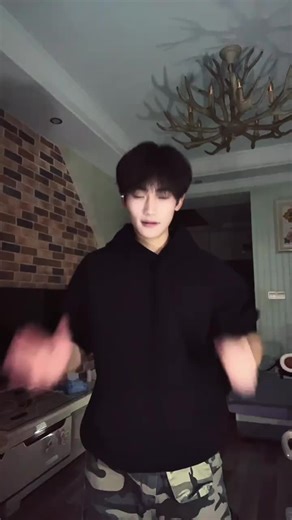 这个舞难不倒那群会摇花手的人#弥渡山歌phonk版 #卡点舞 #浅跳一下#弥渡山歌phonk | dance