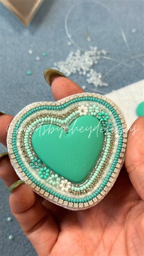 Cheyenne on Instagram: "How I add beaded flowers to some of my beadwork! #beadwork #beadedearrings #beadersofinstagram #beadingtutorial"