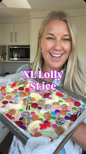 XL Pik N Mix Lolly Slice This was so fun to make! Inspired by @foodell.ellie 🍬 Ingredients: * 250 g butter * 1 x 395g can sweetened condensed milk * 180g milk chocolate, broken into pieces * 2 x 250g packets Nice biscuits, or other plain biscuits * 1 cup mini marshmallows and lollies, chopped Topping * 360g white chocolate, broken into pieces * 1 tsp oil * 2 cups lollies of your choice Method: 1. Line a large baking tin with baking paper. My tin is 23 cm x 33 cm. 2. Add the butter, condensed mi