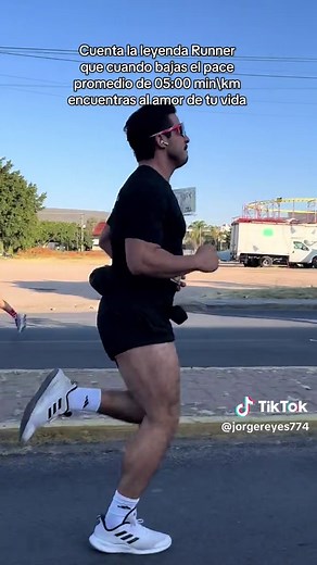 Vamos viendo, hoy joce 4:30 el promedio por km. A que hora llega ? #running #clubrunner #runningman