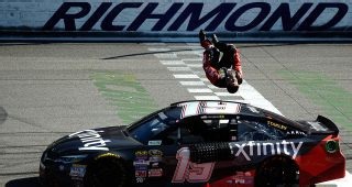 Bump-and-run seals Carl Edwards’ victory over Kyle Busch