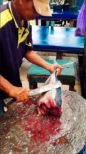 How to Fillet Yellowfin Tuna Fast⚡Like a Pro! #fishfillet #knifeskills #seafood #shorts