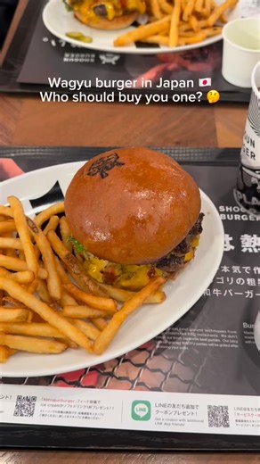 🍔🇯🇵 Wagyu burger from Shogun Burger in Japan — easily one of the juiciest, most flavorful burgers you’ll ever try. They use high-quality Japanese Wagyu beef, freshly ground in-house for that buttery, melt-in-your-mouth texture 🔥 Each burger’s topped with cheddar, grilled onions, and their secret sauce — it’s giving luxury fast food energy 😮‍💨🍟 📍 Shogun Burger – Tokyo, Japan 💡 Tip: go early or between lunch rushes; this place gets packed fast! Who are you bringing here to buy you one? 😏