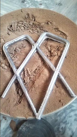 Casting a Metal U-Frame Bracket Using Sand Molding #shorts