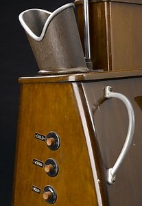 'Pedoscope' shoe-fitting X-ray viewer | Science Museum Group Collection