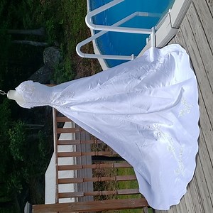 HOST PICK. Read Below. Oleg Cassini Cap Sleeve Wedding Gown Size 4