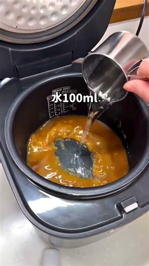 炊飯器で鯖の味噌煮冷凍のままOK。放置で完成。