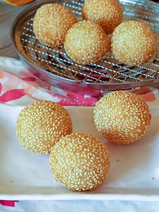 Buchi (Sesame Balls)