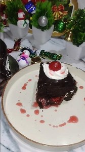 Stop! Watch this before frosting your Black Forest Cake 🍒#ytshorts #cakedecorating #blackforest 🎂