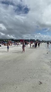 26 reactions | It’s another beautiful day here on Siesta Key! We hope everyone had an amazing Holiday, and we wish everyone a memorable and safe New Years Eve! | Tropical Breeze Resort | Facebook