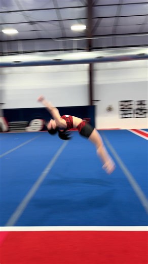 Coach Skye showing everyone how’s it’s done🤩🤩🤩 #cheer #cheerleader #cheerleading #allstarcheer #challengercheerelite