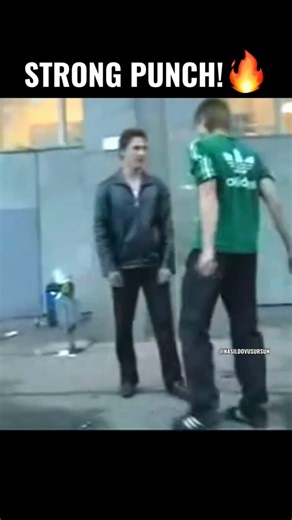 💥🥊Strong Punch – Home Program 💥 Warm-up: 5 min shoulder mobility light shadowboxing 🏋️ Shadowboxing: 3 rounds (power jab–cross focus) 🤛 Footwork: 2 rounds (strong base explosive step-ins) ⚡ Combo Drill: 2 rounds (jab–cross–hook with full rotation) 💪 Strength: Explosive push-ups jump squats (3 sets) 🔥 Final Round: 1 round nonstop power straight punches — This video is for educational purposes only. — #boxingtraining #boxingworkout #boxingnews #boxinglife #boxingfans #boxingdaysale #boxingf