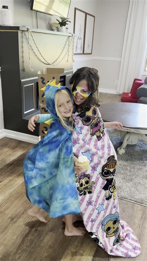 Being sweet saves the day! 💕 Those L.O.L. Surprise! pjs and the blanket cape make the perfect pretend play super hero costume!! 🦸‍♀️✨ #lolsurprise #pretendplay #playtime | LOL Surprise