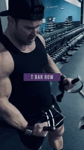 T Bar Row Breakdown! Not sure why they call it a T Bar, but we’re making it work! This powerhouse exercise targets your back—but grip changes everything. Close Grip: Keeps elbows in tight, hitting the lower lats as you drive through your pinkies. Wide Grip (Today’s Focus!): Flares elbows out, working the Teres major/minor, Rhomboids, and lower traps with that deep scapular contraction. We’re dialing in on upper back strength today—get ready to squeeze and feel the difference! #BackDay #TBarRow #