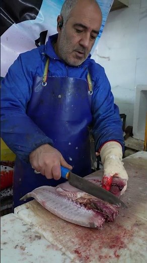 Would You Try This Fish Cutting Method? 😱