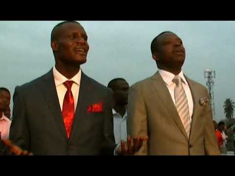 "Cimente nous" Pasteur S. P. LIFOKO en Live au Stade Enselmi de Pointe Noire le 25 Juillet 2010.