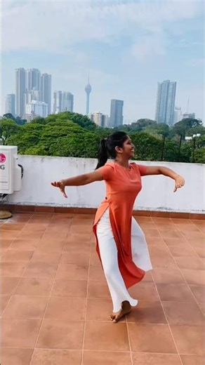 ඉස්සර ම ම්න්short dancing cover |Agra dancing academy | udarata dance ‪@Pramiladancegallery‬