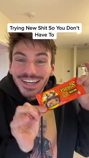 New Reese’s Big Cup Stuffed with Reese’s Puffs Review #newsnacks #snackreview #foodreview | Nik Metcalf Food Reviews