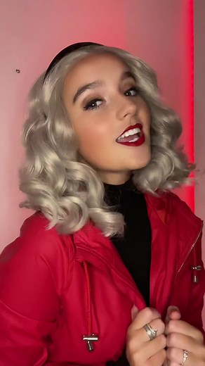 Cosplay Ideas: Sabrina Spellman Costume Guide