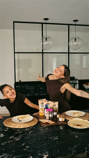 Lucie Gabossi on Instagram: "La préparation 3 en 1 @vahinedesserts est parfaite pour cuisiner en famille, on ajoute juste du lait et des œufs, on mélange et on fait sauter les crêpes Et pour la Chandeleur, on s’amuse avec leurs toppings trop gourmands, pralin, pistache, coulis de fruits rouges, caramel et même des vermicelles chocolat et arc en ciel Parce que les meilleurs souvenirs se créent souvent autour d’une table 💛 *Pour votre santé, mangez au moins cinq fruits et légumes par jour - www.m