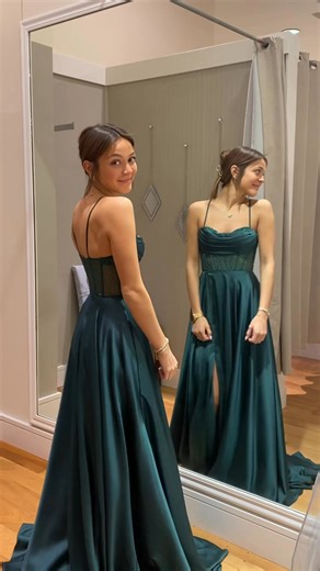 Emerald green is always just so good 🤌 #promgown #promdress #prom2026 #promshopping #promboutique | Boulevard Bride