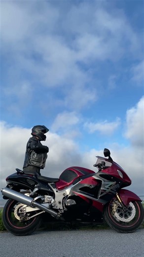 夏に革ジャン着てバイクに乗る！