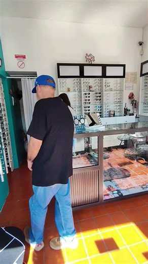 Tú óptica siempre bajo control. Con Optiksoft accedes a tu información desde cualquier lugar y en un solo clic. #optica #sistema #mexico #lentes #ventas