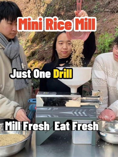 A small home rice mill.Just one power drill is enough to mill fresh rice anytime.#dawnagro #machinery #ricemill #farmer