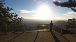 👀 The not to be missed panoramic views from Toowoomba's Picnic Point Lookout. Perched high on the crest of the Great Dividing Range, overlooking Main Range and the Lockyer Valley. If you've been before, visit again because no 2 days are the same! Learn more about Toowoomba: http://bit.ly/2cuYQb7 | Queensland Country