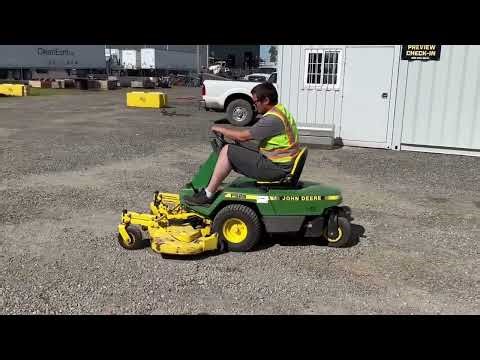 John Deere F525 Ride-On Mower